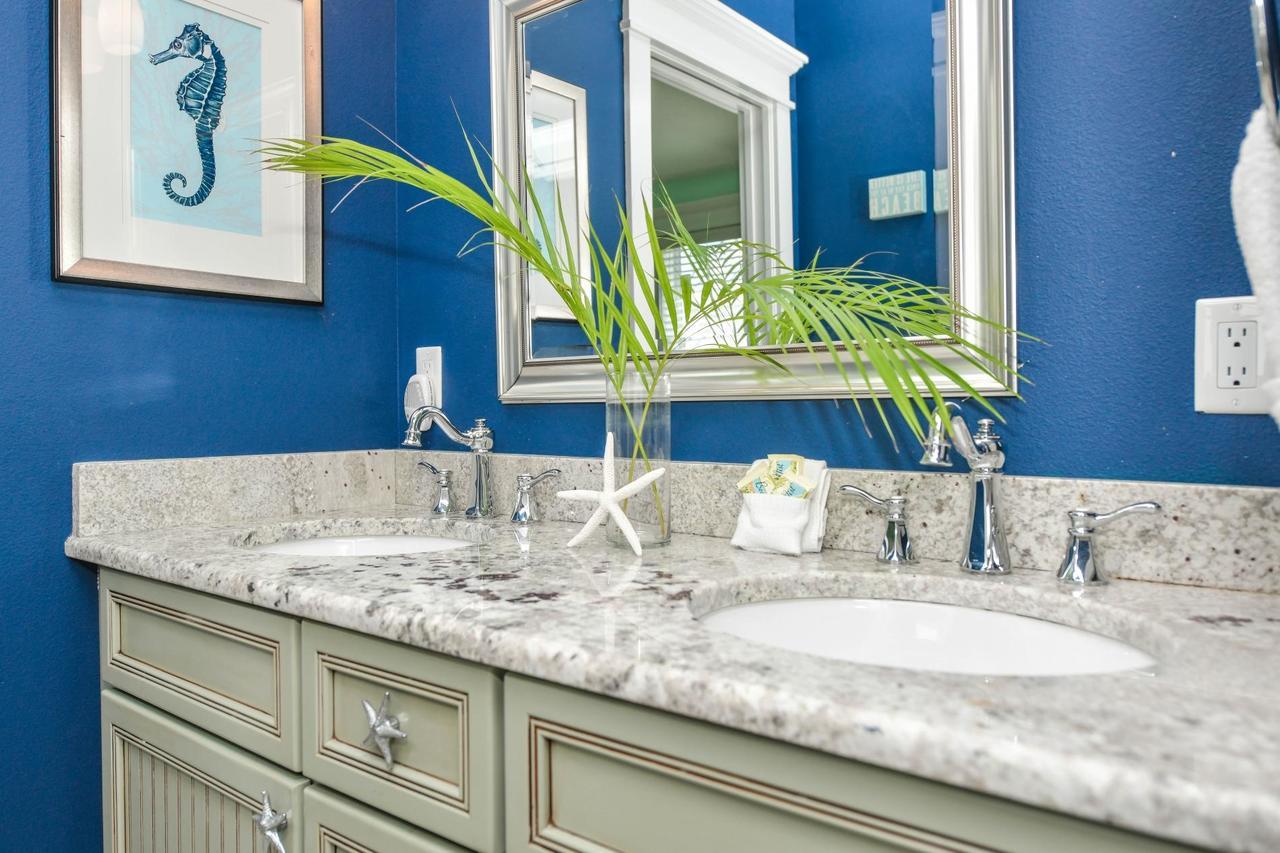 Nautical Tides Villa Bradenton Beach Exterior photo