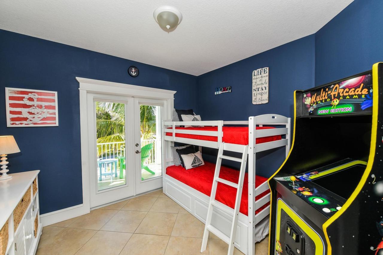 Nautical Tides Villa Bradenton Beach Exterior photo